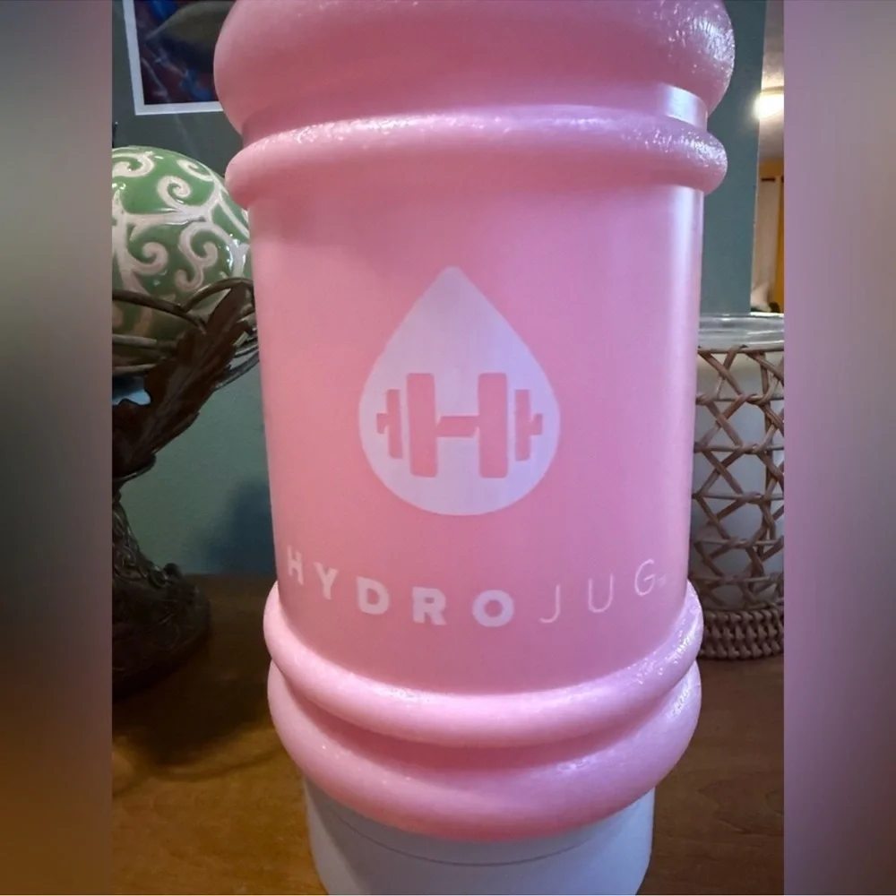 HydroJug Pink water Bottle with straw Leopard
Adjustable Carrying Strap Sleeve - Picture 15 of 16